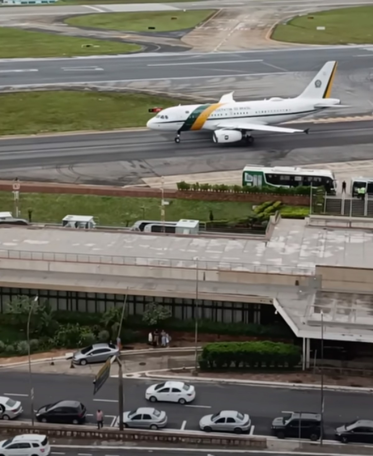 Avião de Lula tem decolagem interrompida e dá meia volta em Congonhas; vídeo