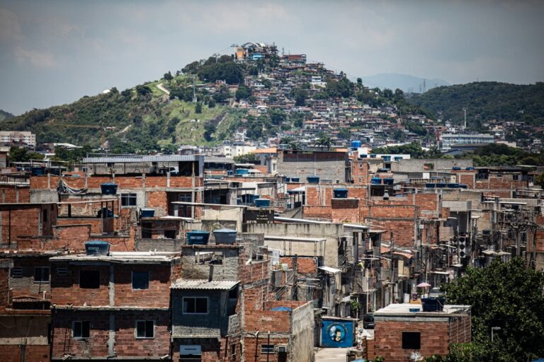 Complexo da Maré, na Zona Norte, é alvo de megaoperação contra o tráfico de drogas