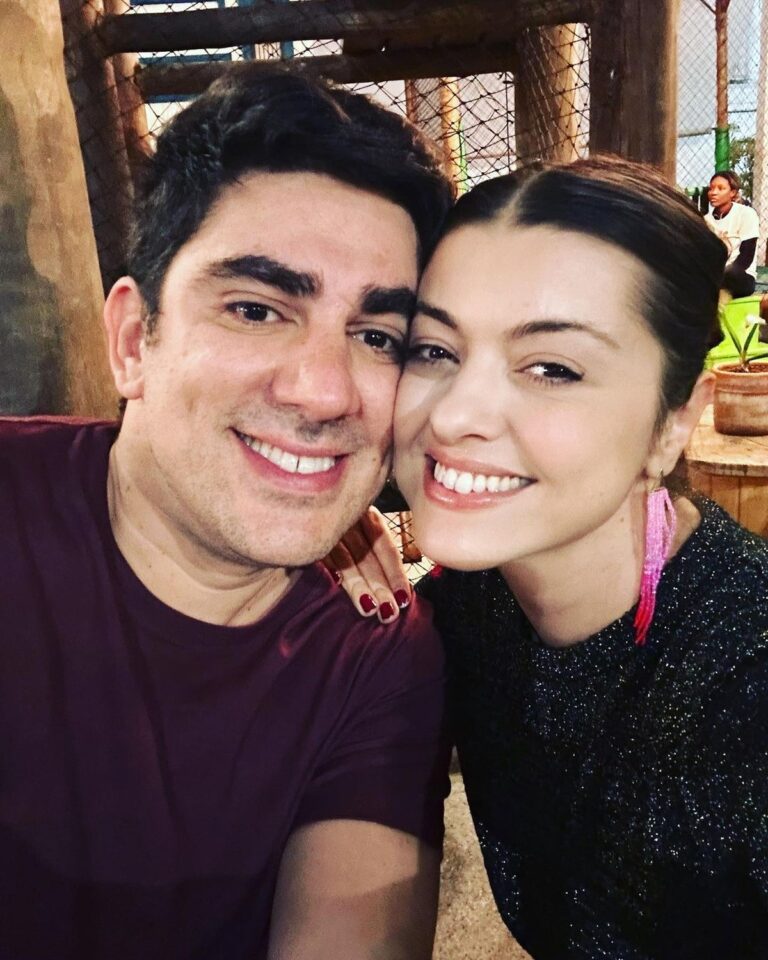 Marcelo Adnet confirma fim do casamento após ser visto beijando mulher na Sapucaí