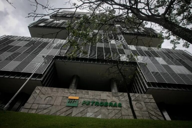 Petrobras prorroga inscrições para estágio de nível superior com bolsa-auxílio de R$1.825