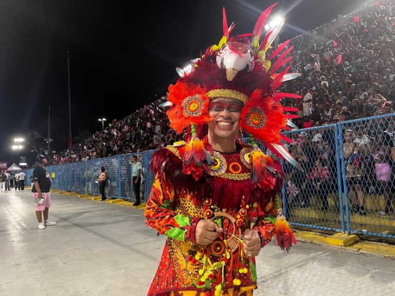 Primeiro desfile do Salgueiro sem Quinho será dedicado ao puxador, diz intérprete Emerson Dias