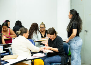 Secretaria da Juventude incentiva empreendedorismo feminino com cursos de educação financeira, marketing digital e vendas