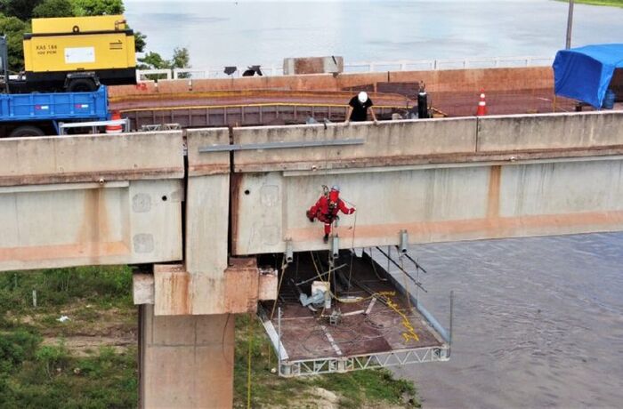 Com tecnologia e alpinistas, Governo Riedel avança nos reparos da Ponte do Rio Paraguai