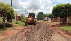 Prefeitura intensifica manutenção de vias não pavimentadas em quase 30 bairros da Capital