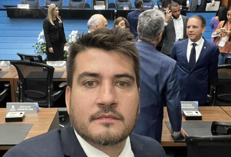 Denunciado por 'rachadinha', Tavares quer processar quem fala dele: 'acusar é fácil'