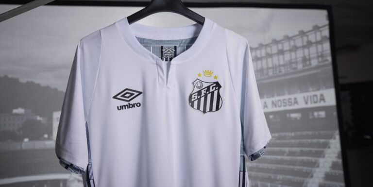 Umbro homenageia a Vila Belmiro nos novos uniformes do Santos para 2024