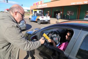 Agetran realiza ação de conscientização sobre segurança no trânsito na Av. Cafezais