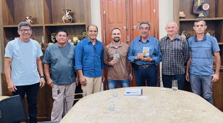 “Diálogo e Parcerias: Encontro entre o Prefeito Nelson Cintra Ribeiro, o Vereador Elbio da Twister e os Pastores Evangélicos da região “