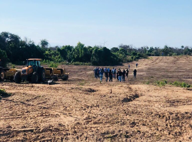 Prefeito Nelson Cintra e equipe da UEMS inspecionam obras da ponte Bioceânica