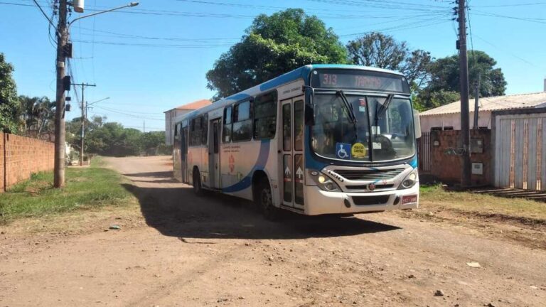 Prefeitura: moradores celebram licitação para nova etapa asfalto no Tarumã