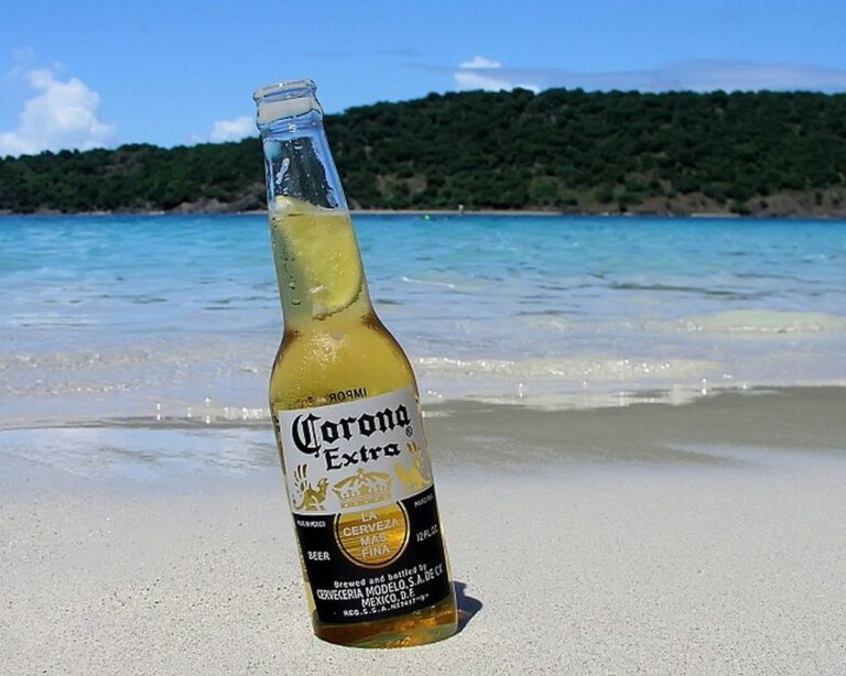 Ambev investe R$ 61 milhões e amplia produção de cerveja Corona no Rio de Janeiro