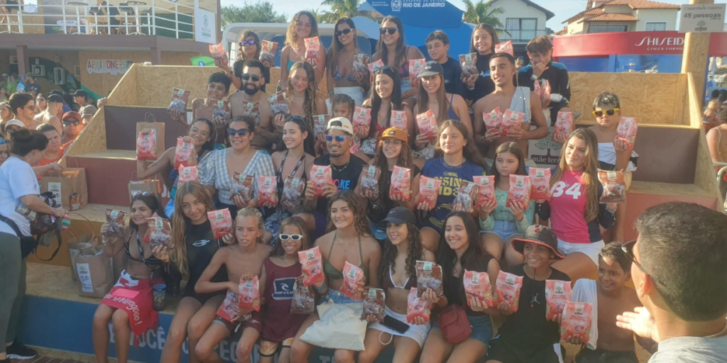 Campeão Olímpico, tirolesa e piscina de ondas agitam público em 1º dia de Vivo Rio Pro