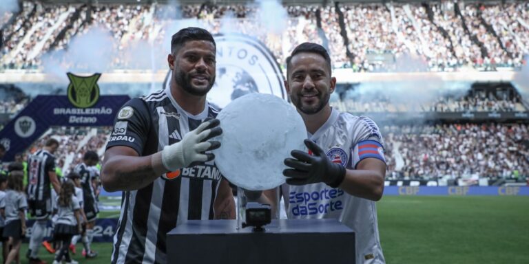 Com bola de gelo, Atlético-MG e Bahia alertam sobre o aquecimento global em jogo do Brasileirão