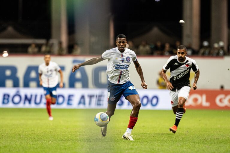 Com um a menos, Vasco tenta resistir ao Bahia, mas perde com gol no fim