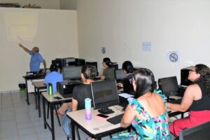 Curso de Informática da Prefeitura é ponte para conhecimento em todas as idades