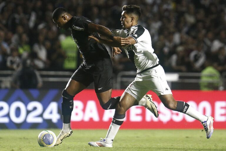 Em clássico marcado por falhas de goleiros, Vasco e Botafogo empatam em São Januário