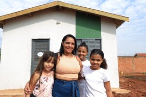 Entrega de casas no José Tavares e Talismã marca recomeço na vida de famílias