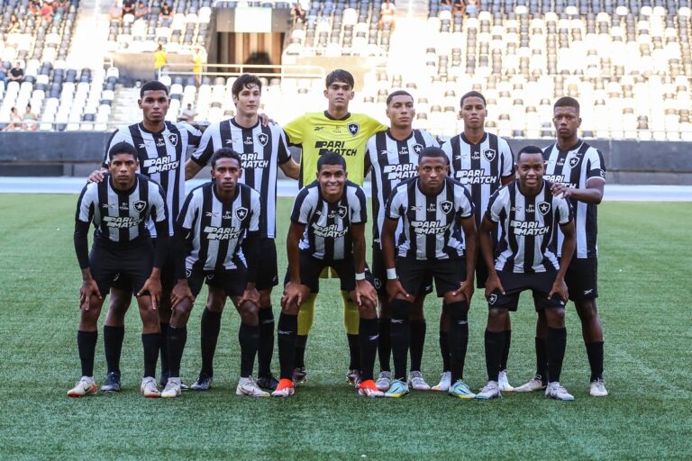 Insatisfeito com resultados na base, Botafogo demite profissionais e segue reformulação