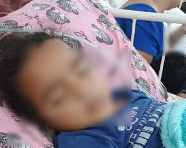 Mãe chora por filha com pneumonia à espera de vaga em hospital em Campo Grande