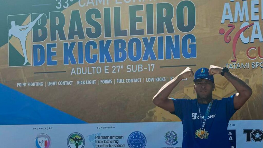 Mateus Pakitoo vence três lutas e garante o bicampeonato brasileiro de kickboxing