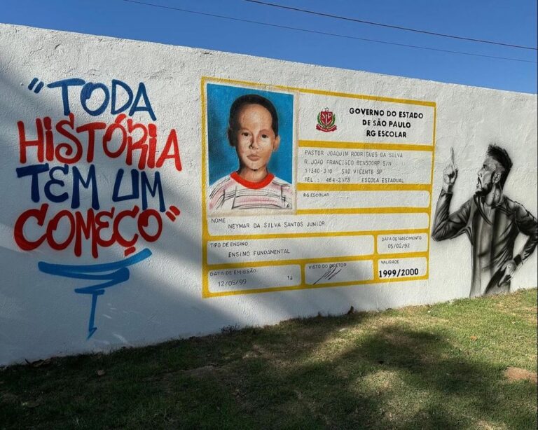 Neymar ganha homenagem em quadra da escola pública onde estudou em Santos, SP