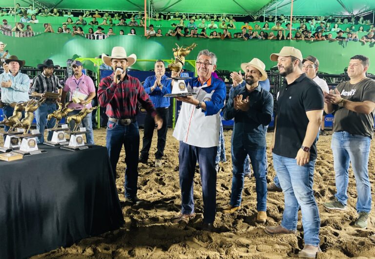 Noite de Adrenalina e Emoção Marca o Último Dia do Rodeio Show em Porto Murtinho