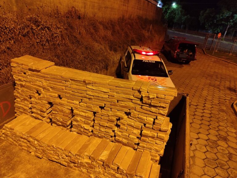 Polícia apreende 1,4 tonelada de maconha escondida em fundo falso de caminhão em SP