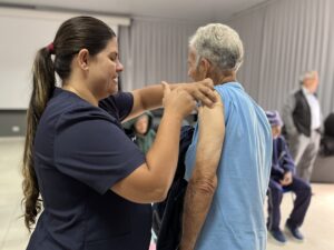 Prefeitura abre unidade e faz itinerante em shopping para vacinação no feriado de Santo Antônio