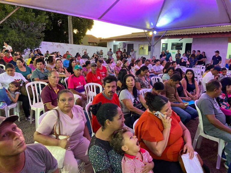 Prefeitura entrega contrato de regularização fundiária a 212 famílias em Campo Grande