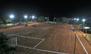 Prefeitura entrega iluminação na Arena Buracanã e no campo do Jardim Talismã