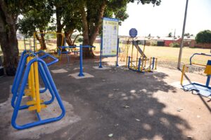 Prefeitura inaugura academias ao ar livre e parques infantis na Vila Nasser e Jardim Talismã