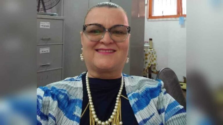 Professora é demitida por cobrar ventilador para alunos e gera comoção e revolta em Jardim