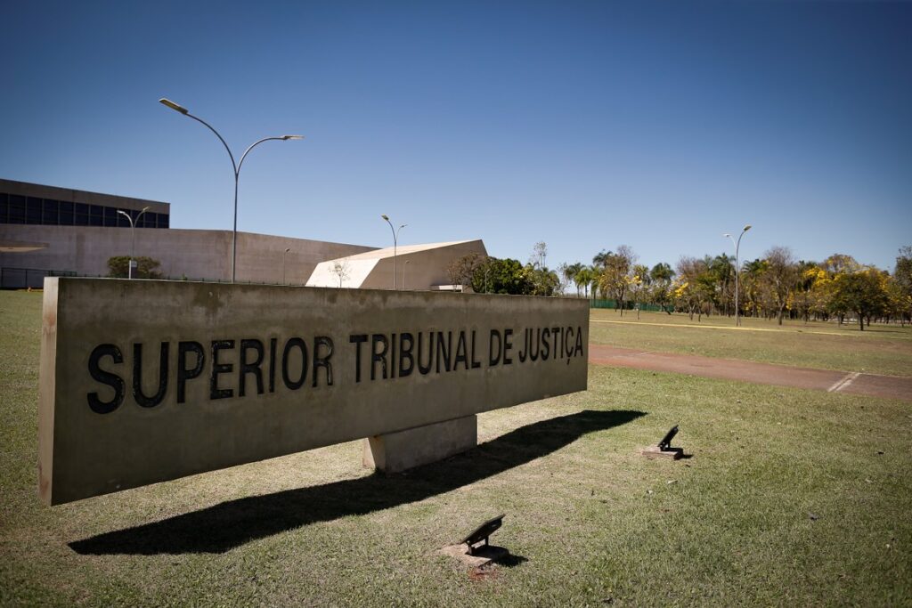 STJ decide por cobrança de tarifa mínima em condomínios sem hidrômetro individual