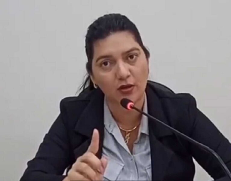 Vereadora terá de apagar vídeo em que defende professora e critica prefeita em Jardim