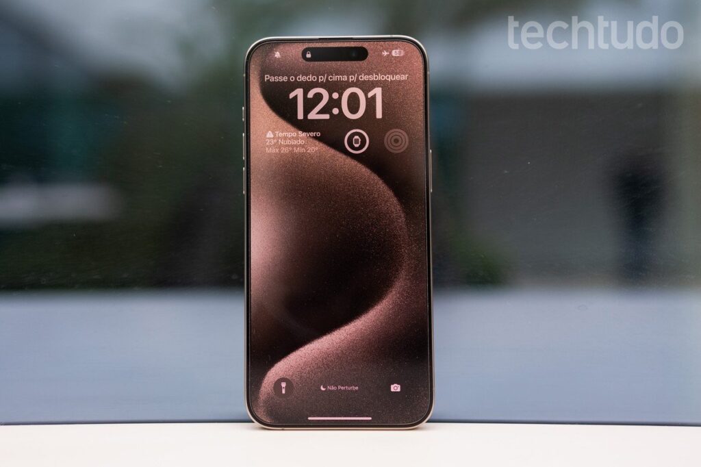 iPhone 15 Pro Max vs Galaxy S24 Ultra: saiba o que muda entre os celulares