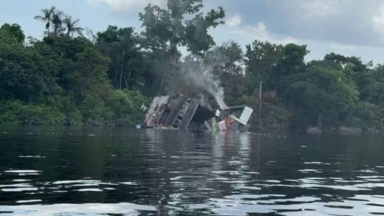 Barco em chamas: tragédia em Manaus mata três e deixa 58 feridos