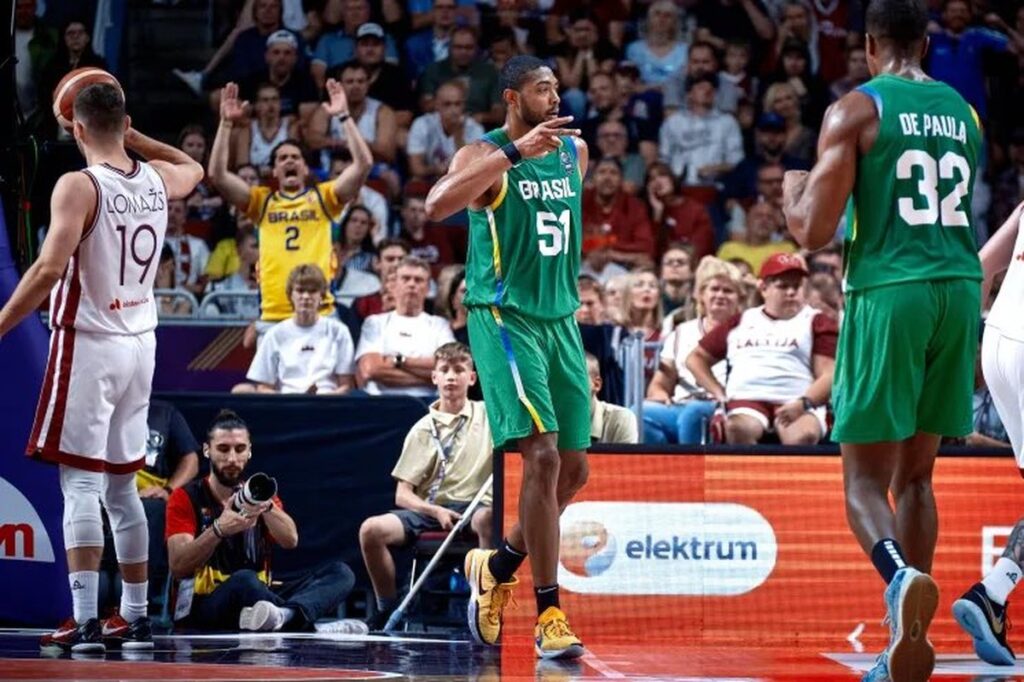 Brasil garante vaga em Paris-2024 ao bater Letônia na final do Pré-Olímpico de basquete masculino