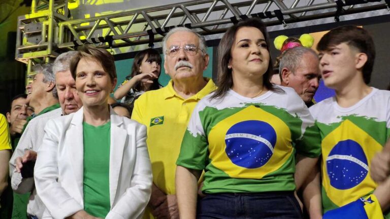 De verde amarelo, Adriana lança pré-candidatura em Campo Grande (vídeo)