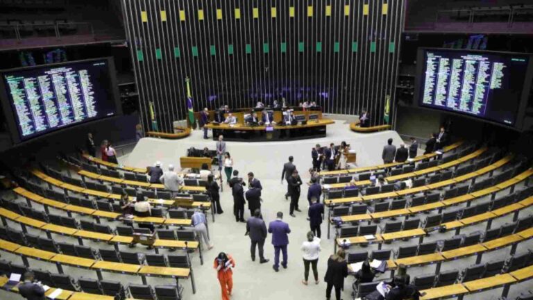 Deputados federais votam regulamentação da reforma tributária nesta quarta-feira