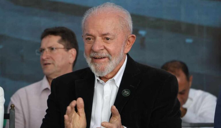 Em Corumbá, Lula sobrevoa o Pantanal com Riedel e anuncia investimentos ao lado de ministros