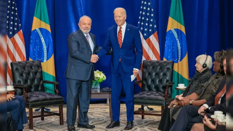 Em conversa com Biden, Lula diz ser fundamental Venezuela divulgar atas eleitorais