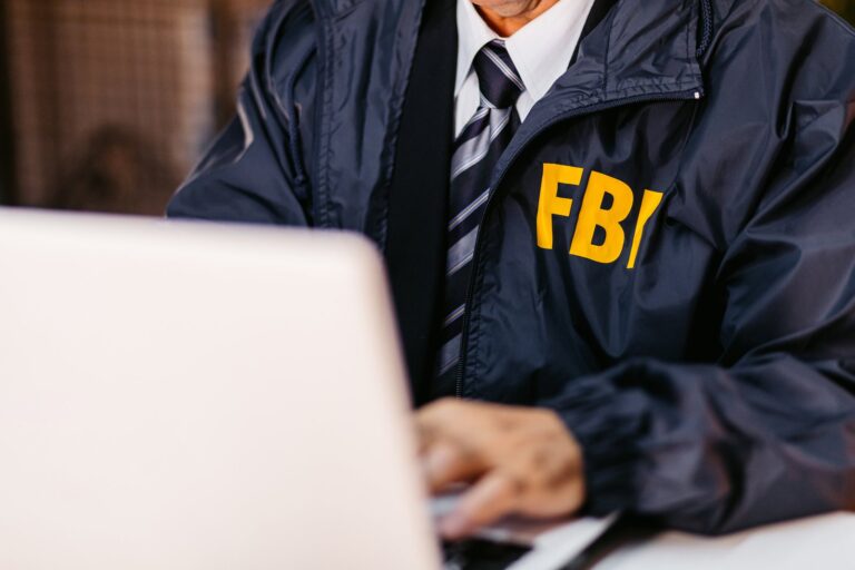 FBI leva dois dias para invadir celular de autor de atentado contra Trump