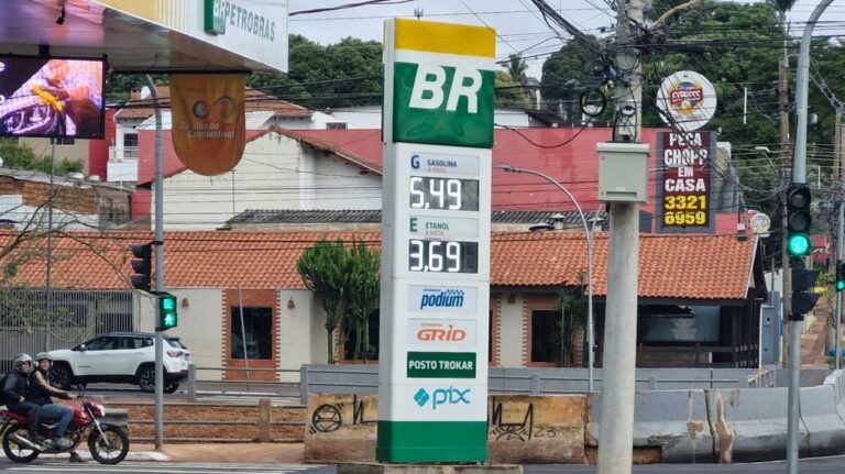 Gasolina sobe 20 centavos e gás de cozinha 3,10 reais a partir de 3ª feira