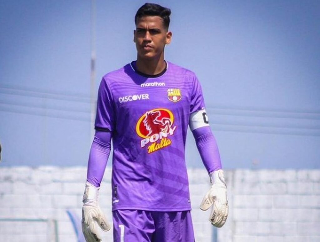 Goleiro do 20 anos morre após sofrer queda quando estava de folga