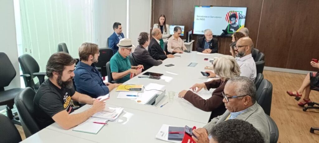 Ministério da Gestão propõe mudanças nas gratificações em reunião de mesa de negociações dos servidores do INSS
