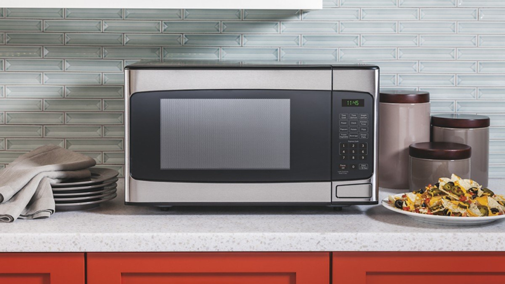 Onde não colocar o micro-ondas? Veja 8 lugares proibidos