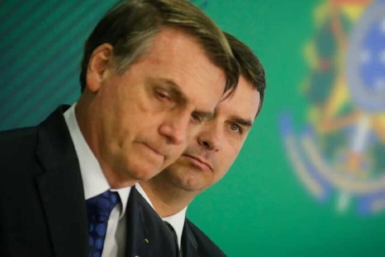 PF: Bolsonaro usou Abin para proteger Flávio e achar podres da Receita