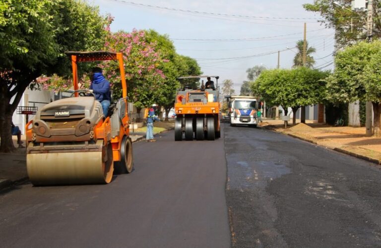 SEINTRA realiza recapeamento em mais de 1.350 metros de ruas do bairro Santos Dumont