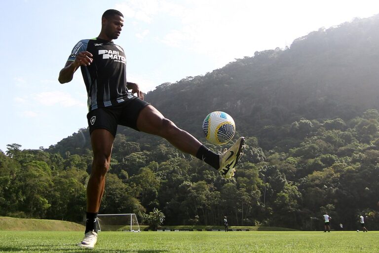 Sem contar com Damián Suárez e Tchê Tchê, Botafogo visita Cuiabá pelo Brasileiro