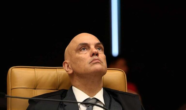 Alexandre de Moraes é alvo de 'superpedido' de impeachment da oposição